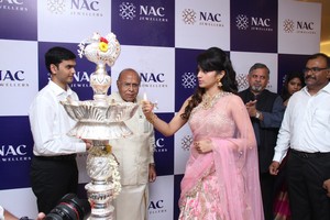 Trisha Launches NAC Jewellers at Kanchipuram